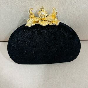 House of Harlow 1960 Orchid Clasp Black Velvet Clutch Bag